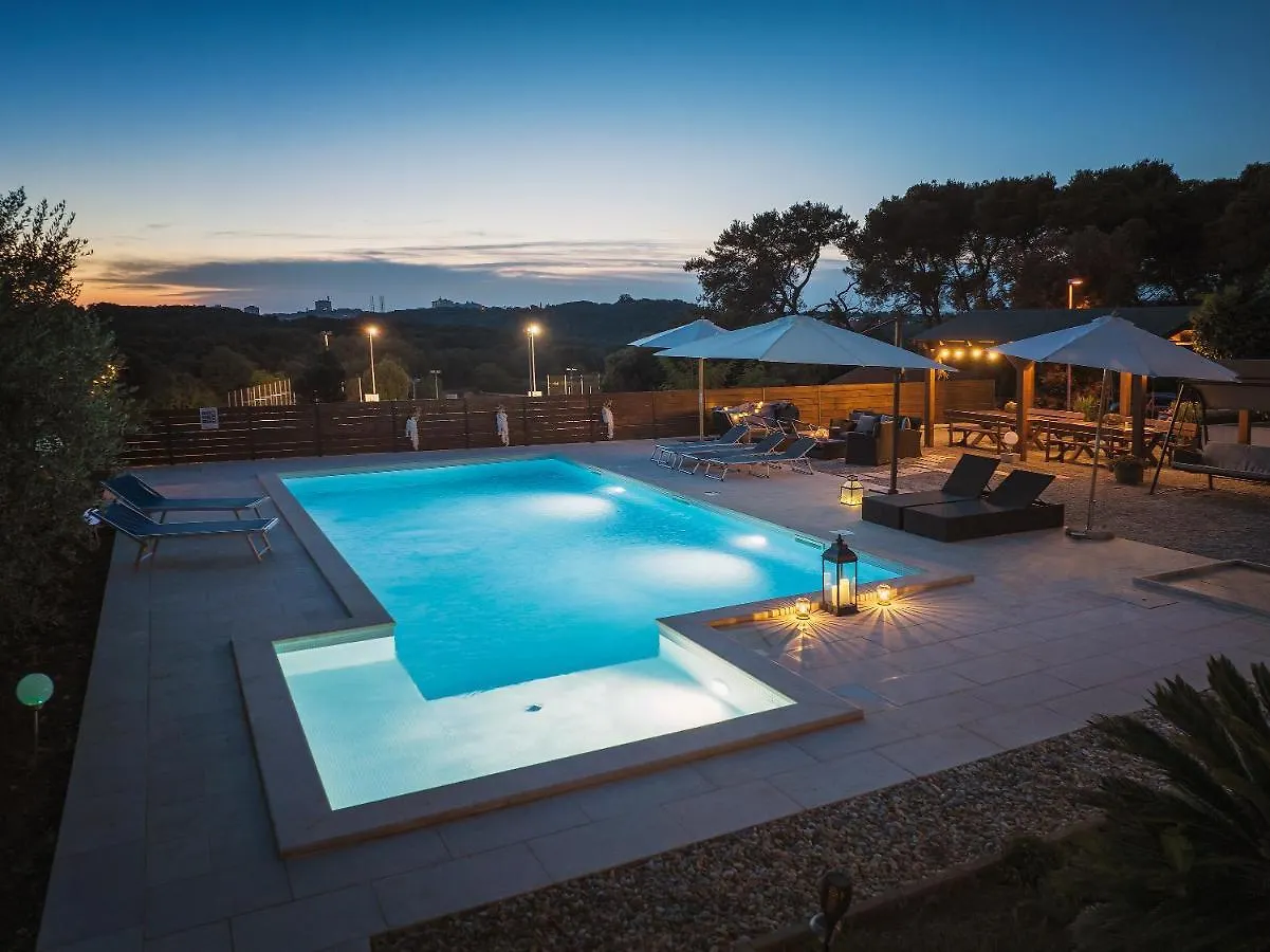 Apartments Vita Vinkuran 0*,  Croatia